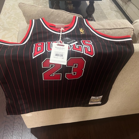 Jordan Bulls jersey - Picture 4 of 5